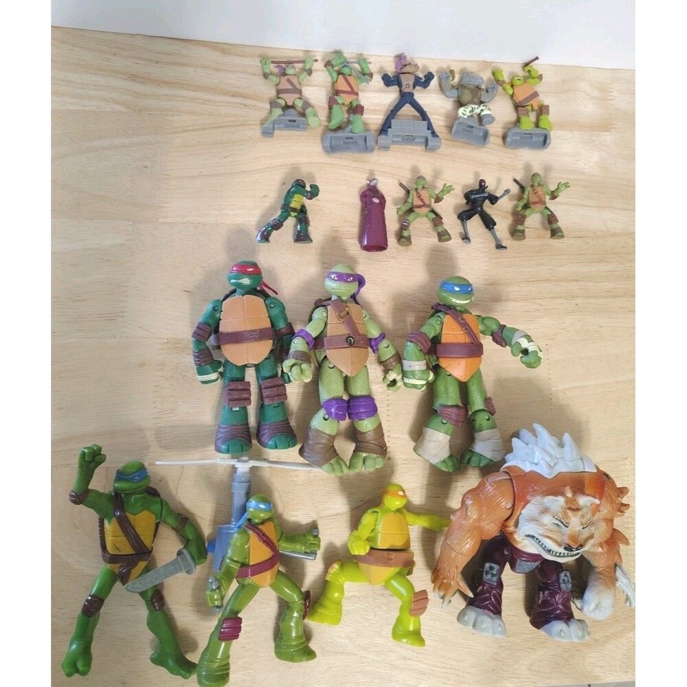 Teenage Mutant Ninja Turtles Huge Lot Of 17 Various Toys Lot Of Sizes Characters